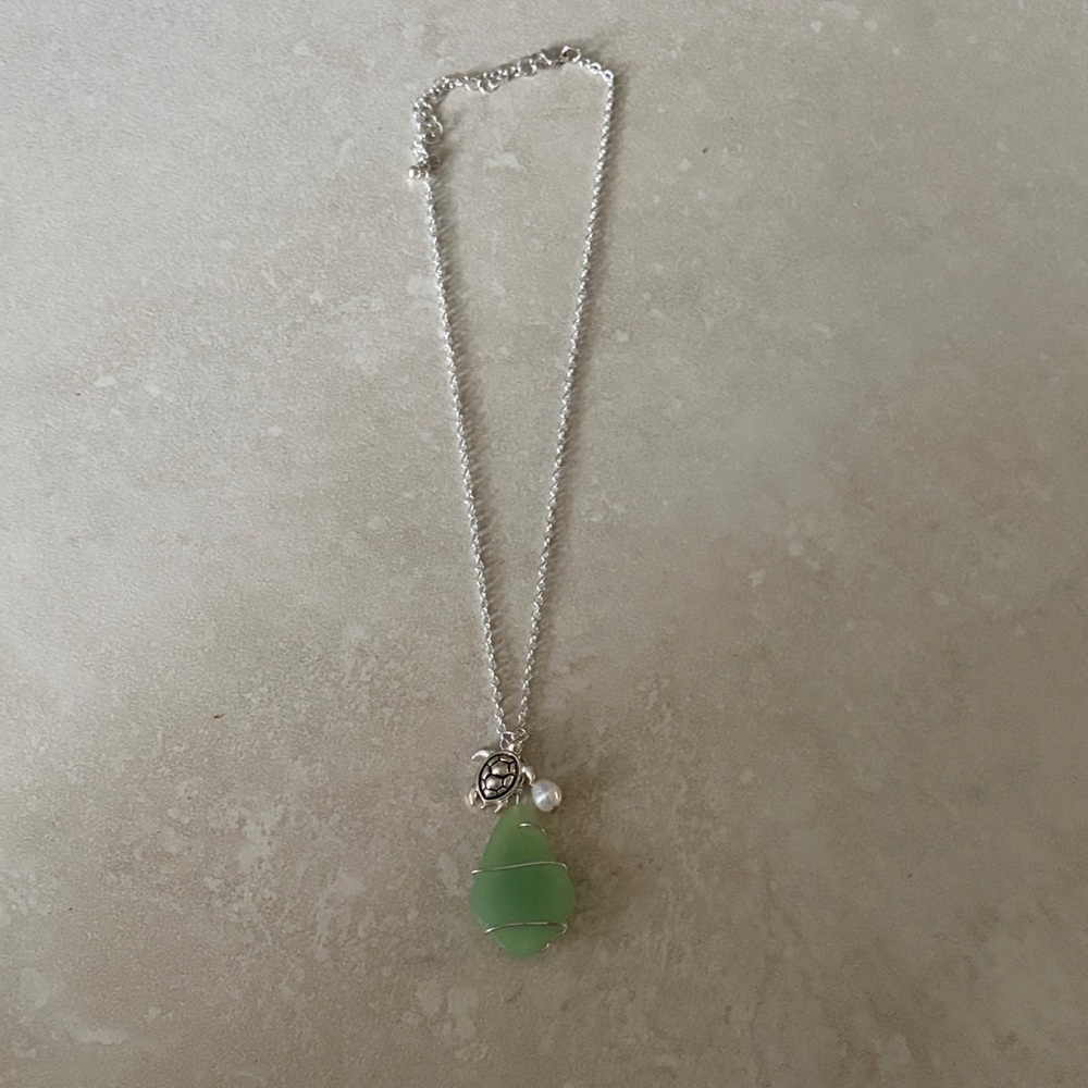 Elegant Silver and Green Pendant Necklace